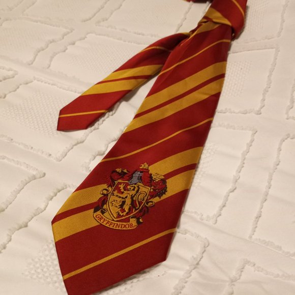 Harry Potter Gryffindor Tie - Picture 1 of 6